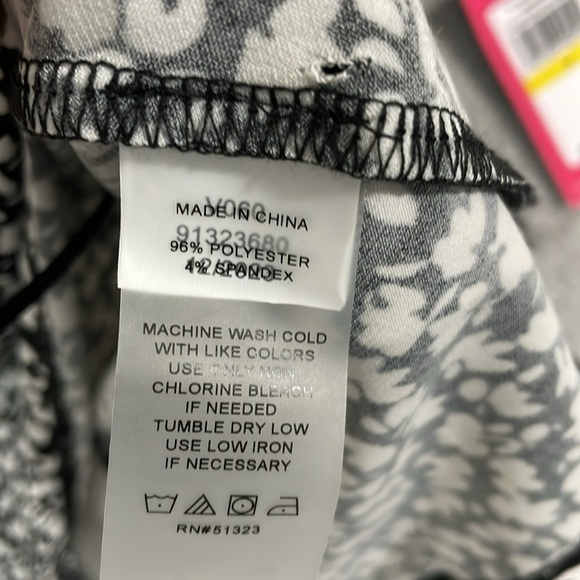 NEW Vince Camuto Womens M Printed Split-Back Key Rich Black Small Floral Multi - Picture 6 of 10